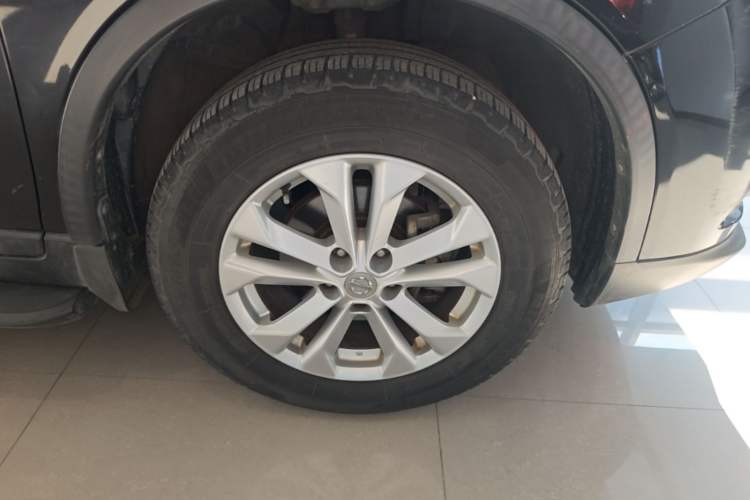 Used Nissan X-Trail 2014 2.0L CVT Comfort Edition 2WD Right Front Wheel Hub