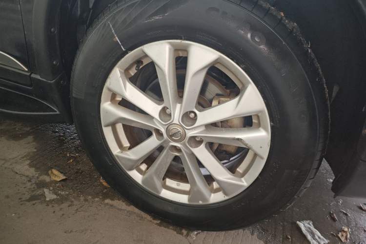 Used Nissan X-Trail 2014 2.0L CVT Comfort Edition 2WD Right Front Wheel Hub