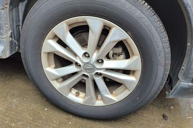 Used Nissan X-Trail 2014 2.5L CVT Leading Edition 4WD Right Front Wheel Hub