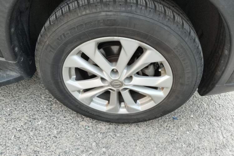 Used Nissan X-Trail 2014 2.0L CVT Comfort Edition 2WD Right Front Wheel Hub