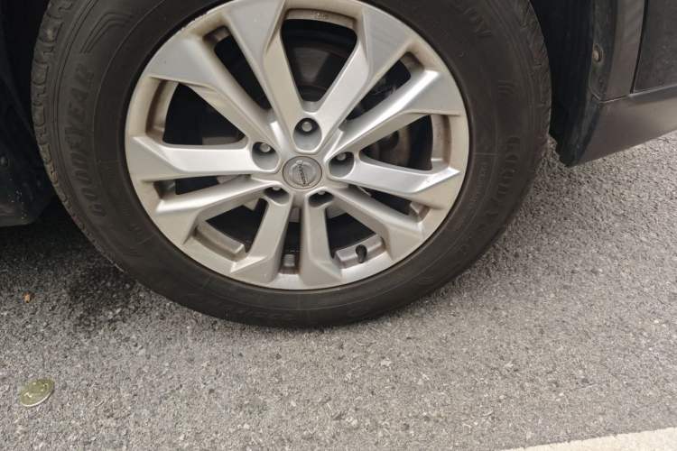 Used Nissan X-Trail 2014 2.0L CVT Smart Edition 2WD Right Front Wheel Hub