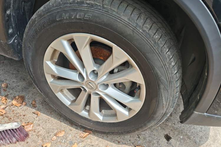Used Nissan X-Trail 2014 2.0L CVT Comfort Edition 2WD Right Front Wheel Hub