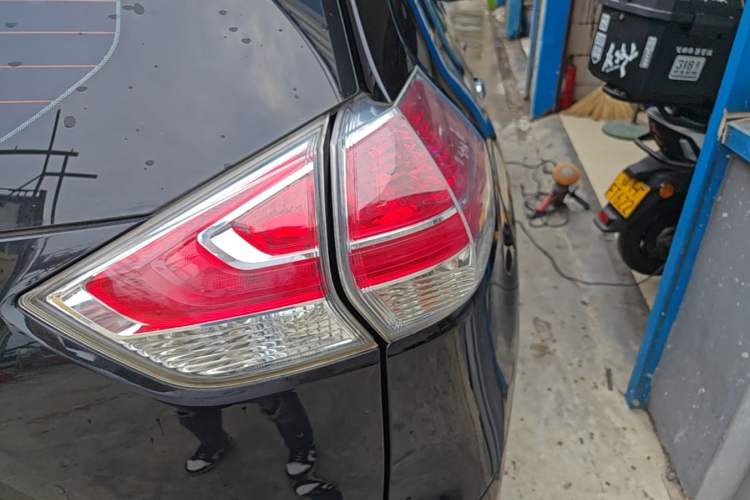 Used Nissan X-Trail 2014 2.0L CVT Comfort Edition 2WD Right Rear Taillight
