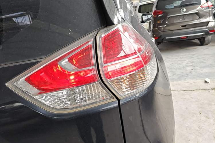 Used Nissan X-Trail 2014 2.5L CVT Luxury Edition 4WD Right Rear Taillight
