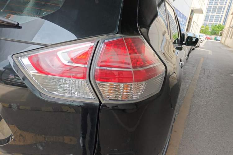 Used Nissan X-Trail 2014 2.0L CVT Comfort Edition 2WD Right Rear Taillight