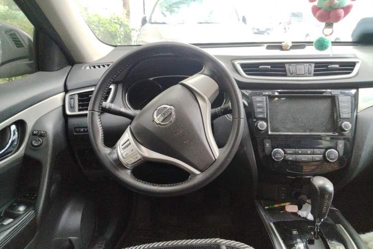 Used Nissan X-Trail 2014 2.0L CVT Comfort Edition 2WD Steering Wheel