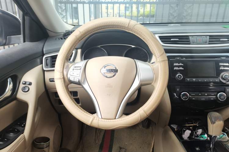 Used Nissan X-Trail 2014 2.0L CVT Comfort Edition 2WD Steering Wheel