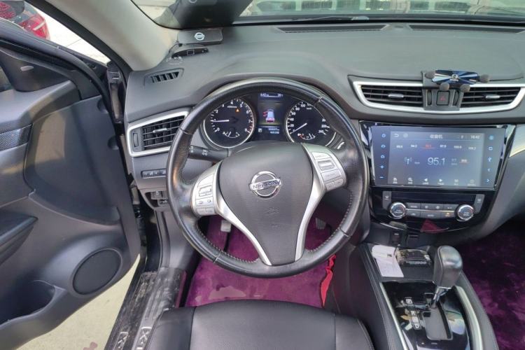Used Nissan X-Trail 2014 2.5L CVT Luxury Edition 4WD Steering Wheel