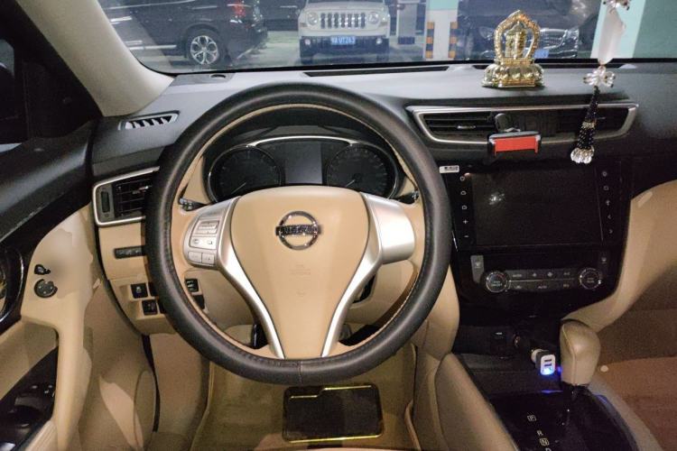 Used Nissan X-Trail 2014 2.5L CVT Luxury Edition 4WD Steering Wheel