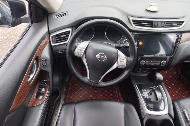 Used Nissan X-Trail 2014 2.0L CVT Comfort Edition 2WD Steering Wheel