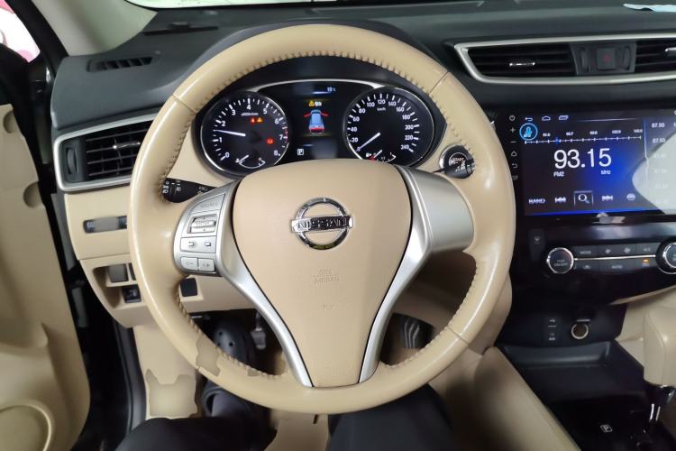 Used Nissan X-Trail 2014 2.0L CVT Comfort Edition 2WD Steering Wheel