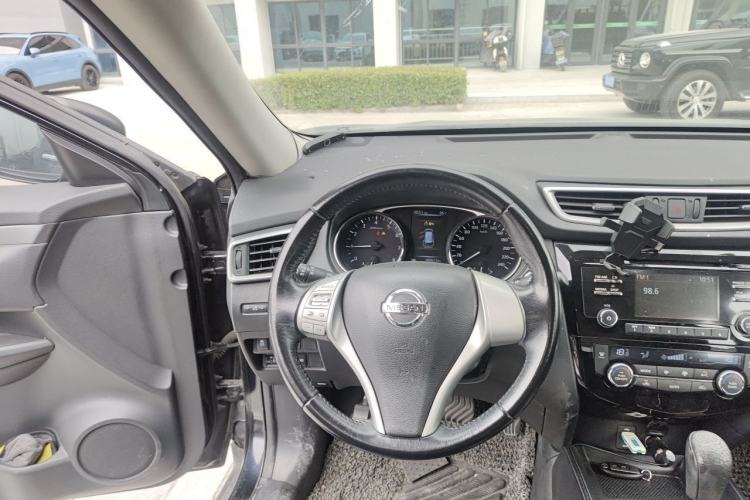 Used Nissan X-Trail 2014 2.0L CVT Comfort Edition 2WD Steering Wheel