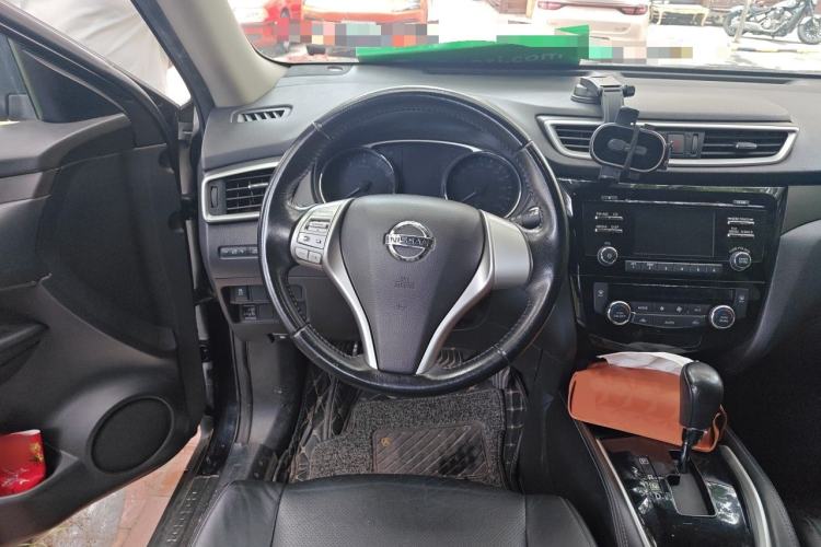 Used Nissan X-Trail 2014 2.0L CVT Comfort Edition 2WD Steering Wheel