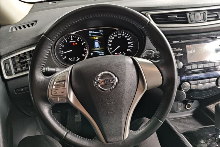 Used Nissan X-Trail 2014 2.5L CVT Luxury Edition 4WD Steering Wheel