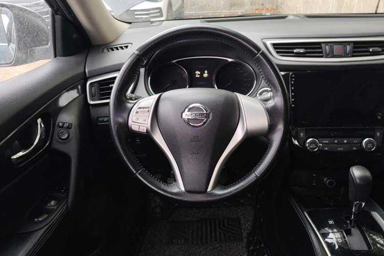 Used Nissan X-Trail 2014 2.5L CVT Luxury Edition 4WD Steering Wheel