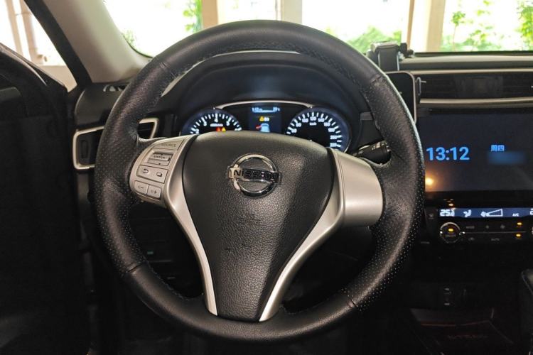 Used Nissan X-Trail 2014 2.0L CVT Comfort Edition 2WD Steering Wheel