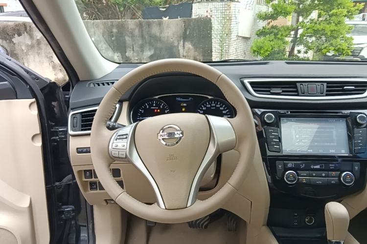 Used Nissan X-Trail 2014 2.0L CVT Comfort Edition 2WD Steering Wheel