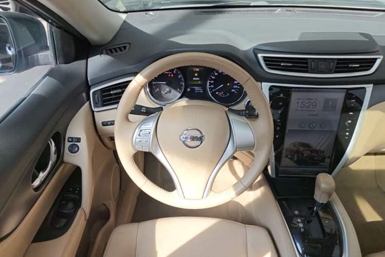Used Nissan X-Trail 2014 2.0L CVT Comfort Edition 2WD Steering Wheel