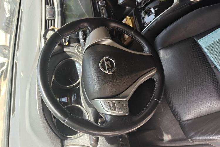 Used Nissan X-Trail 2014 2.5L CVT Luxury Edition 4WD Steering Wheel
