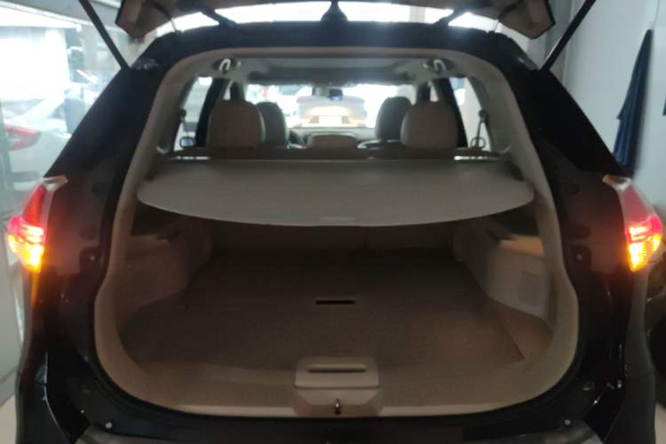 Used Nissan X-Trail 2014 2.0L CVT Comfort Edition 2WD Trunk