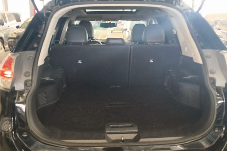 Used Nissan X-Trail 2014 2.0L CVT Comfort Edition 2WD Trunk