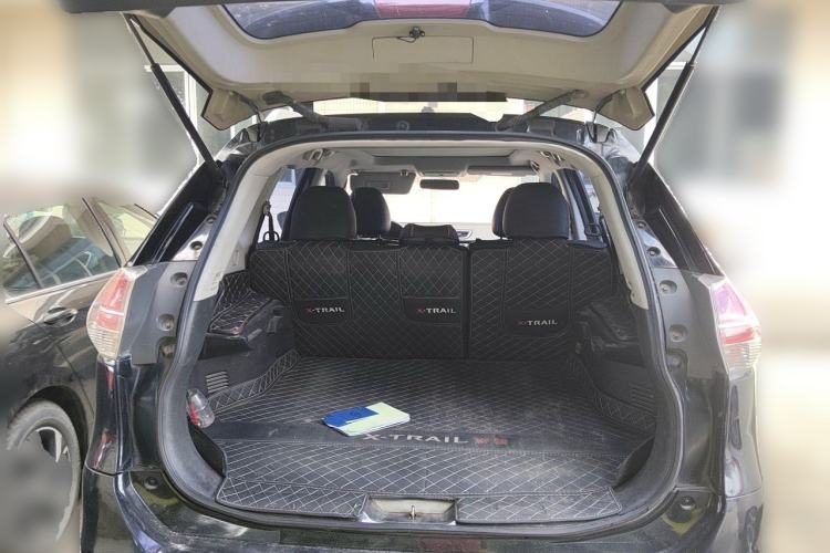 Used Nissan X-Trail 2014 2.5L CVT Leading Edition 4WD Trunk