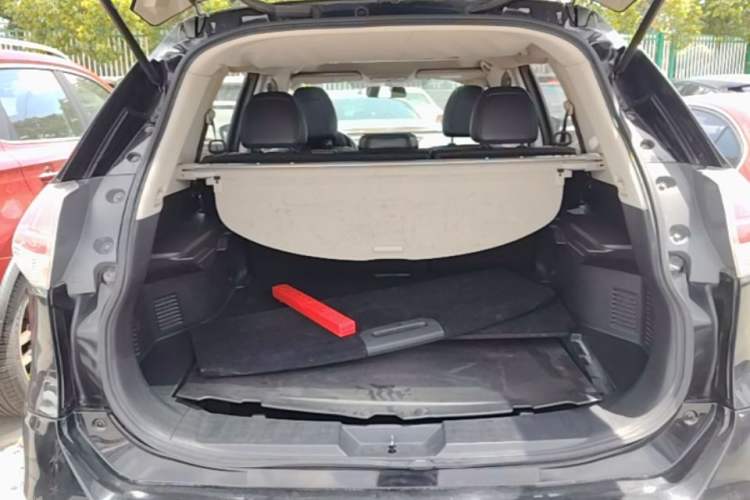 Used Nissan X-Trail 2014 2.0L CVT Comfort Edition 2WD Trunk