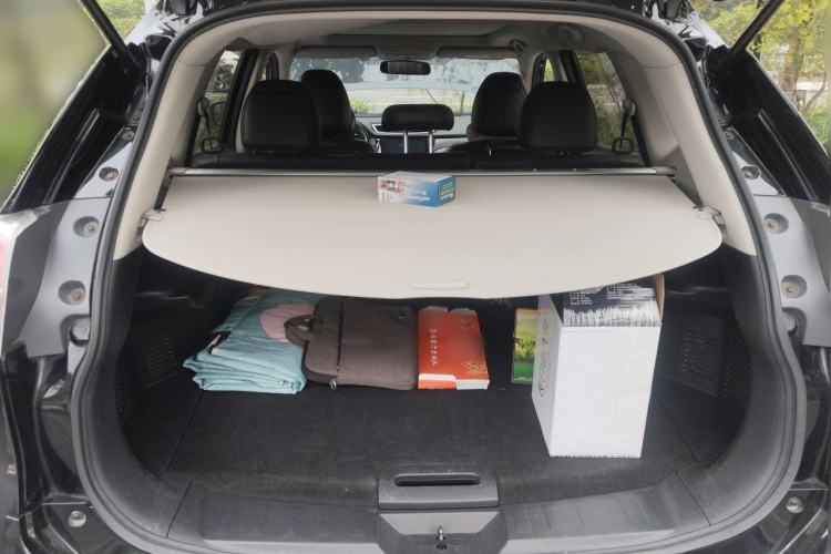 Used Nissan X-Trail 2014 2.0L CVT Comfort Edition 2WD Trunk