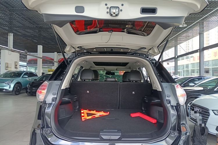 Used Nissan X-Trail 2014 2.0L CVT Comfort Edition 2WD Trunk