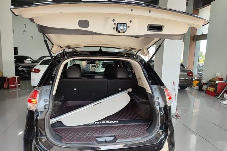 Used Nissan X-Trail 2014 2.0L CVT Comfort Edition 2WD Trunk
