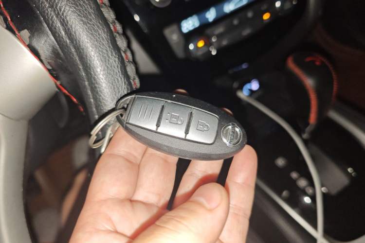 Used Nissan X-Trail 2014 2.0L CVT Comfort Edition 2WD Vehicle Key
