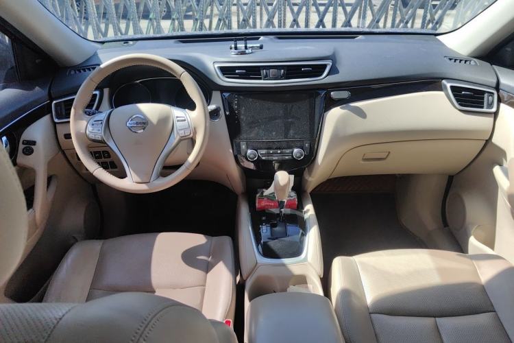 Used Nissan X-Trail 2014 2.0L CVT Smart Edition 2WD Center Console