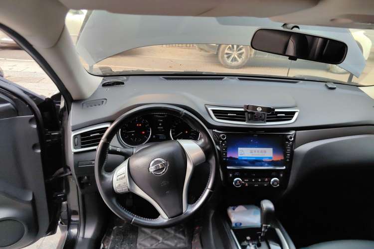 Used Nissan X-Trail 2014 2.0L CVT Comfort Edition 2WD Center Console