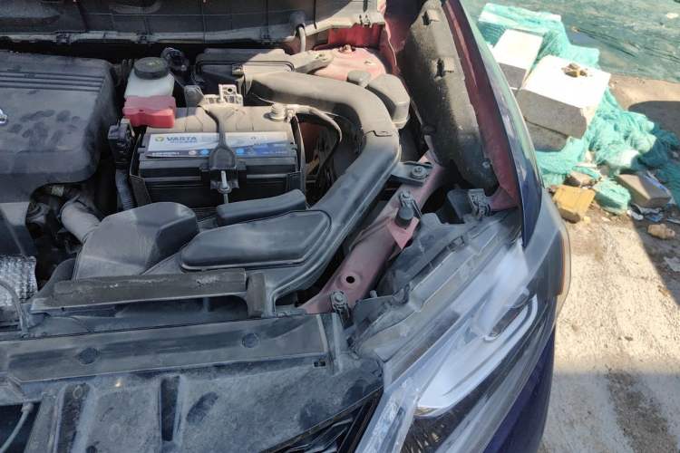 Used Nissan X-Trail 2014 2.0L CVT Smart Edition 2WD Engine Bay Left