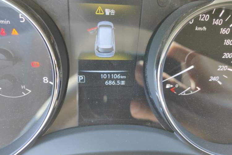 Used Nissan X-Trail 2014 2.0L CVT Smart Edition 2WD Odometer Close Up