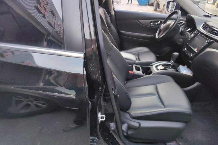 Used Nissan X-Trail 2014 2.0L CVT Comfort Edition 2WD Right Front Seat