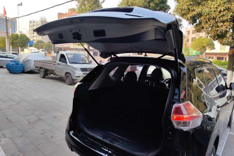 Used Nissan X-Trail 2014 2.0L CVT Comfort Edition 2WD Trunk