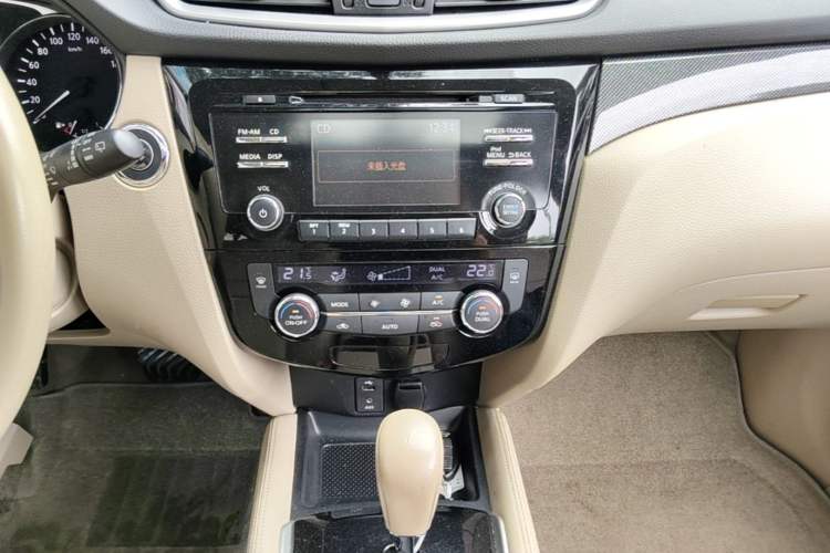 Used Nissan X-Trail 2014 2.5L CVT Leading Edition 4WD Audio And AC Panel
