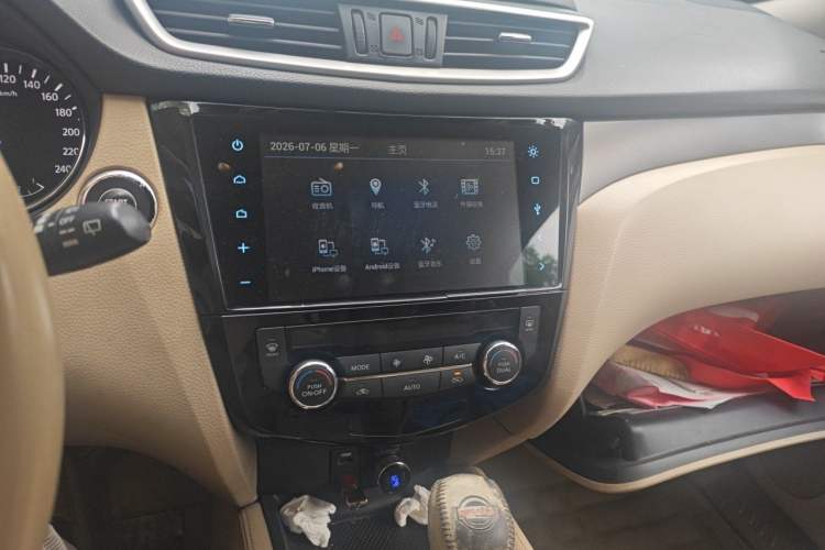 Used Nissan X-Trail 2014 2.0L CVT Comfort Edition 2WD Audio And AC Panel