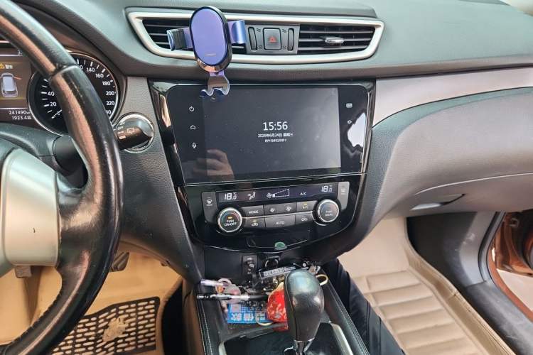 Used Nissan X-Trail 2014 2.0L CVT Comfort Edition 2WD Audio And AC Panel