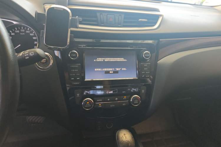 Used Nissan X-Trail 2014 2.5L CVT Ultimate Edition 4WD Audio And AC Panel