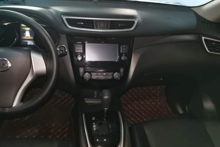 Used Nissan X-Trail 2014 2.0L CVT Comfort Edition 2WD Audio And AC Panel