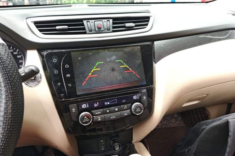 Used Nissan X-Trail 2014 2.5L CVT Leading Edition 4WD Audio And AC Panel