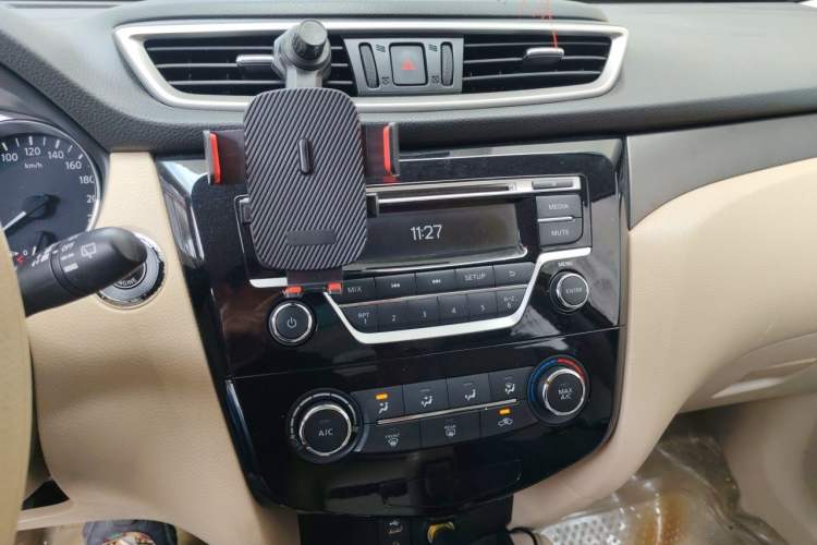 Used Nissan X-Trail 2014 2.0L CVT Fashion Edition 2WD Audio And AC Panel
