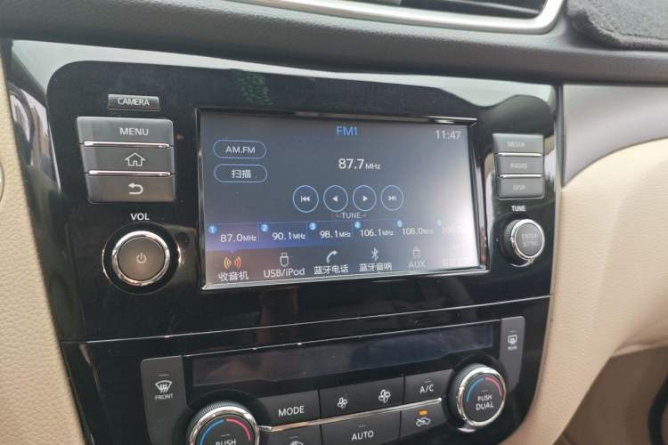 Used Nissan X-Trail 2014 2.0L CVT Comfort Edition 2WD Audio And AC Panel