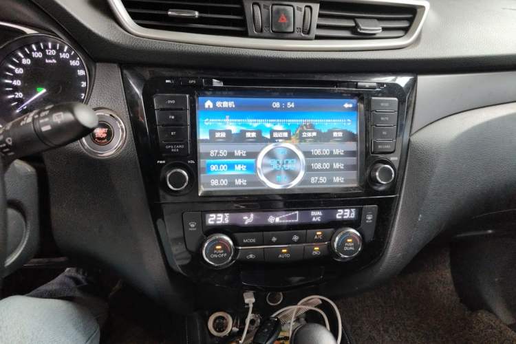 Used Nissan X-Trail 2014 2.0L CVT Comfort Edition 2WD Audio And AC Panel