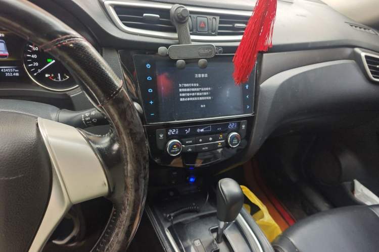 Used Nissan X-Trail 2014 2.0L CVT Comfort Edition 2WD Audio And AC Panel