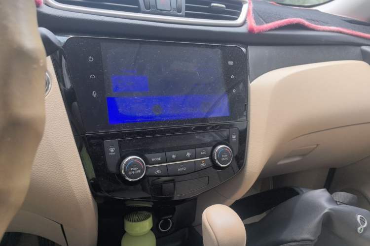 Used Nissan X-Trail 2014 2.0L CVT Comfort Edition 2WD Audio And AC Panel