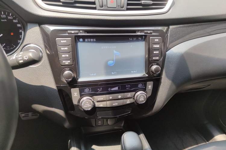 Used Nissan X-Trail 2014 2.5L CVT Luxury Edition 4WD Audio And AC Panel