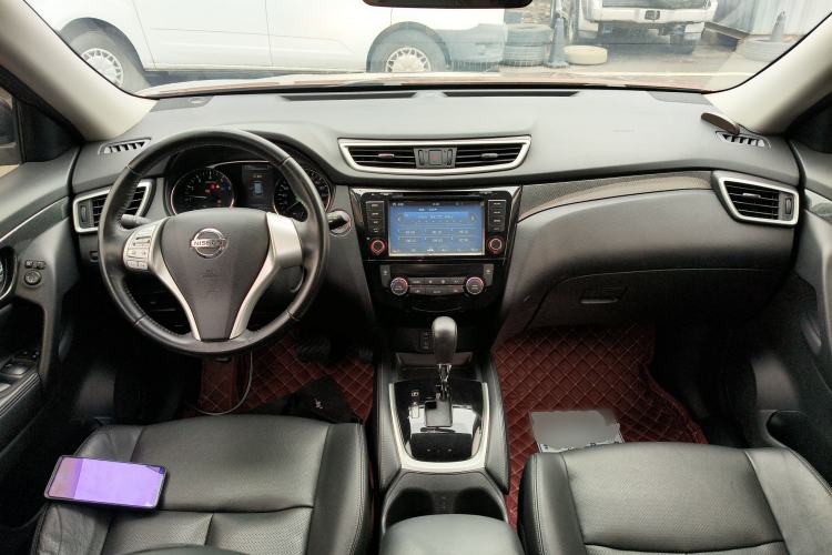 Used Nissan X-Trail 2014 2.5L CVT Leading Edition 4WD Center Console